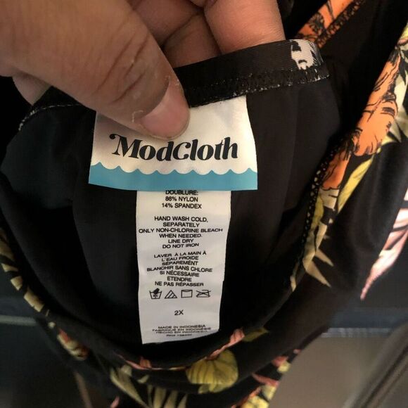 ModCloth Womens The Siena One-Piece Swimsuit 2X Black Hibiscus Holiday Swim - Picture 9 of 10